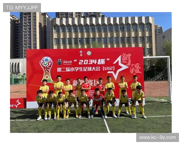 足球教练津明的故乡与成长历程揭秘 他的足球梦想如何起航